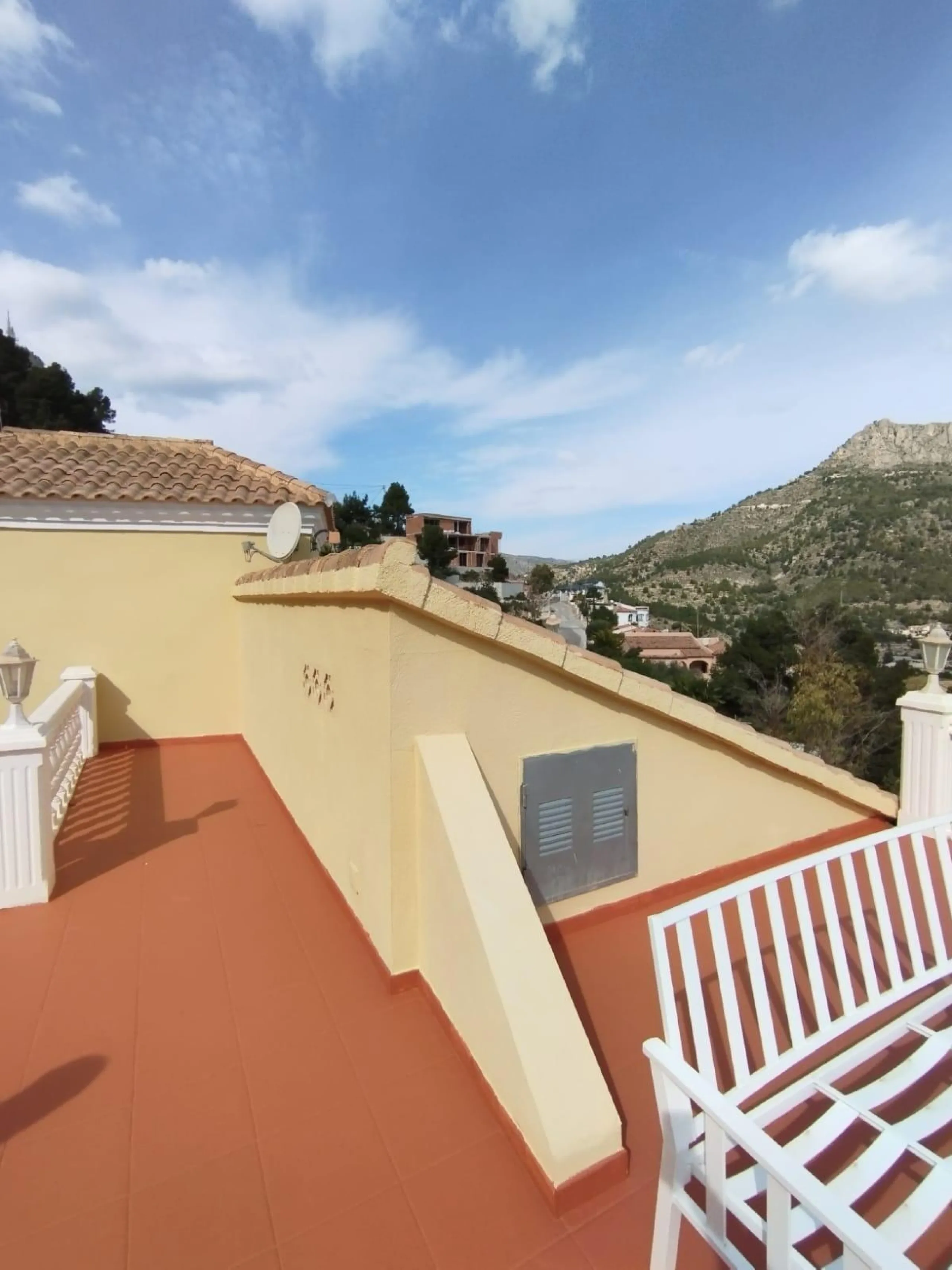 Exclusive villa in Calpe with panoramic views 🌅 and great investment opportunity 💼