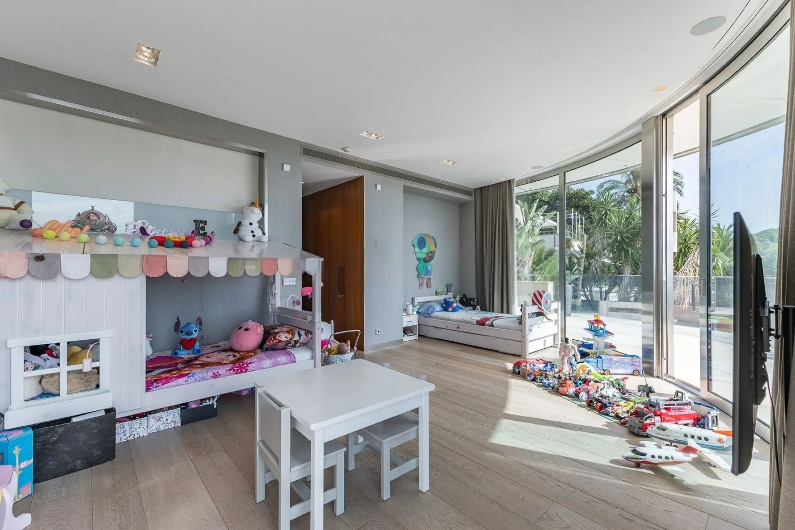 Luxury villa with sea and mountain views in Sitges