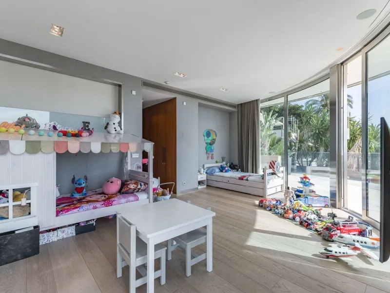 Luxury villa with sea and mountain views in Sitges
