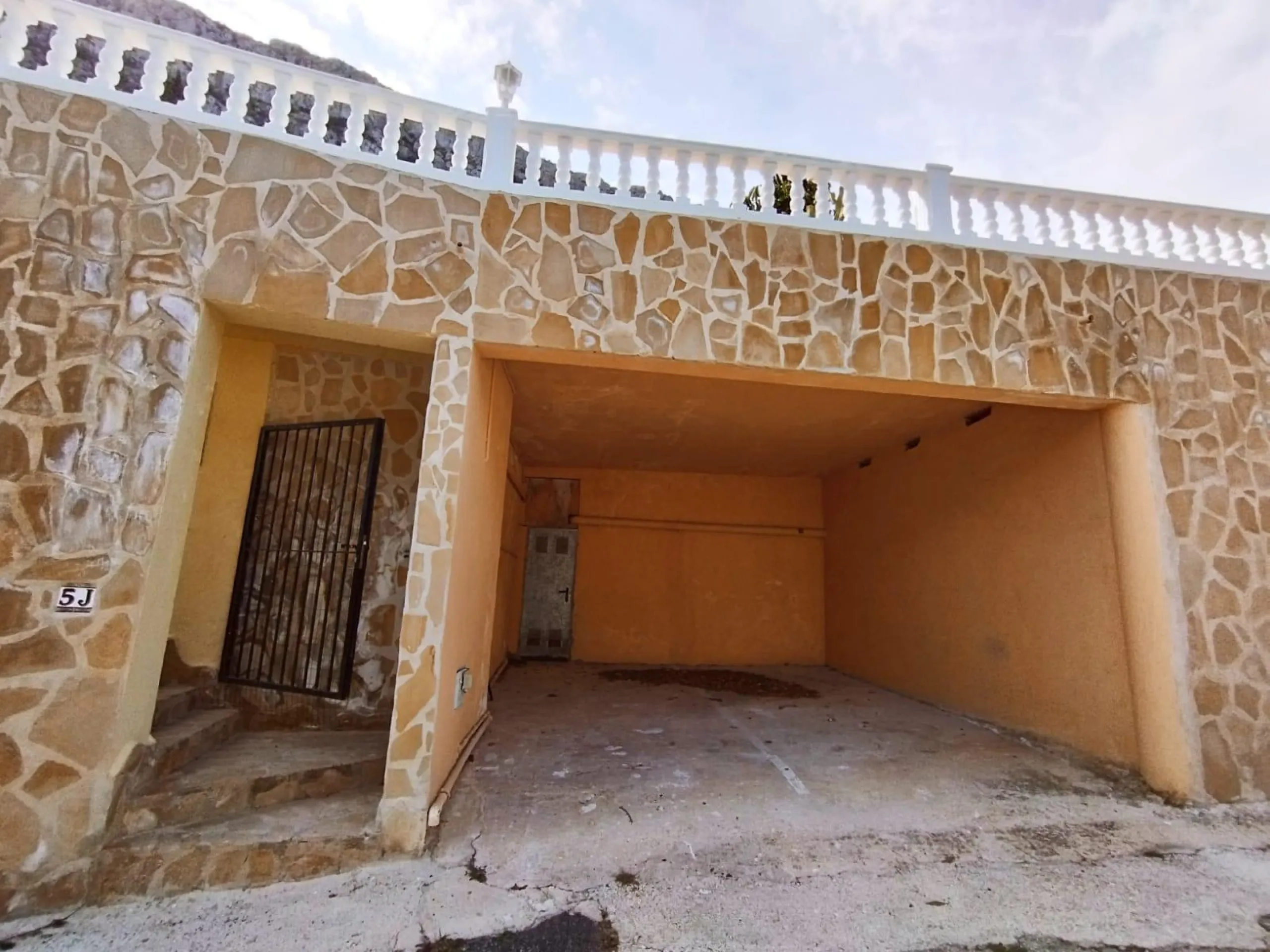 Exclusive villa in Calpe with panoramic views 🌅 and great investment opportunity 💼
