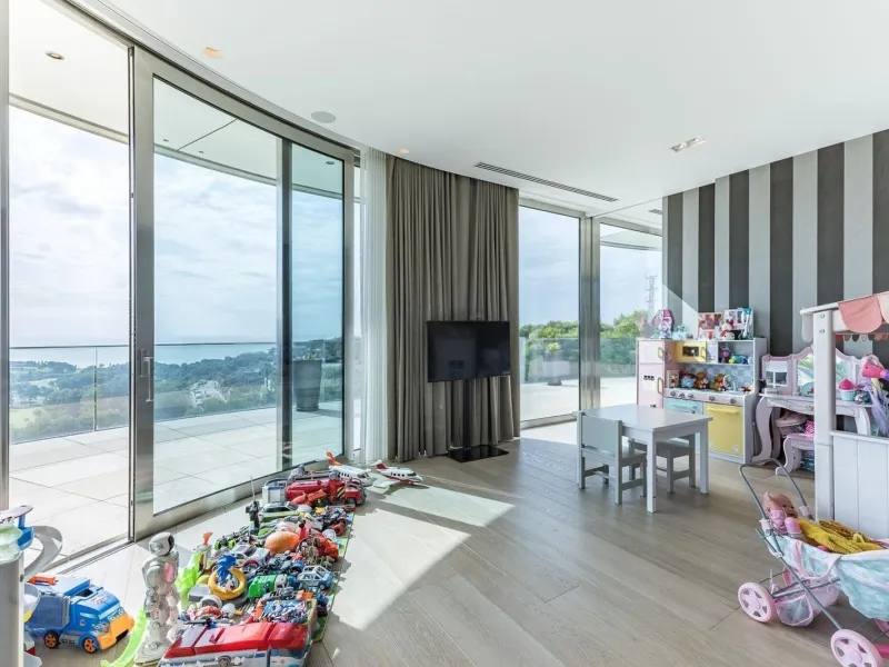 Luxury villa with sea and mountain views in Sitges