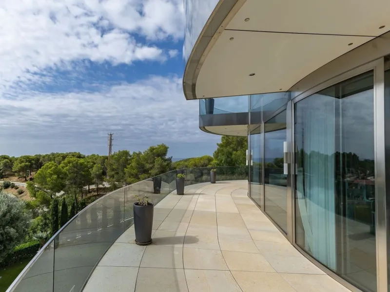 Luxury villa with sea and mountain views in Sitges
