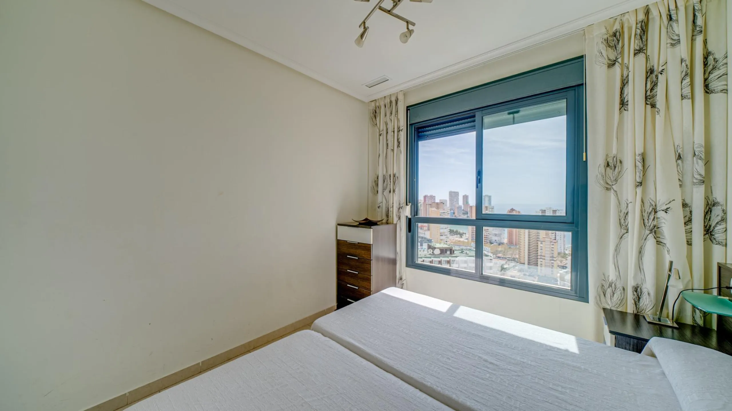 Bright apartment with amazing sea views