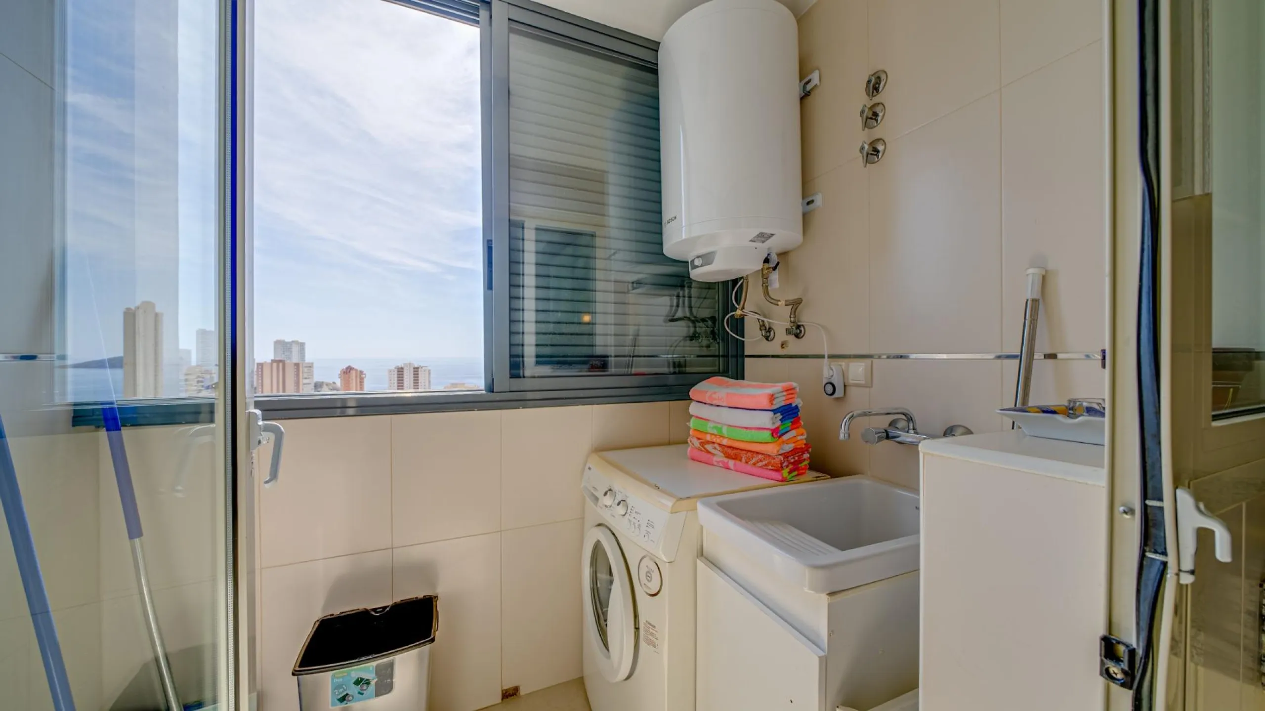 Bright apartment with amazing sea views