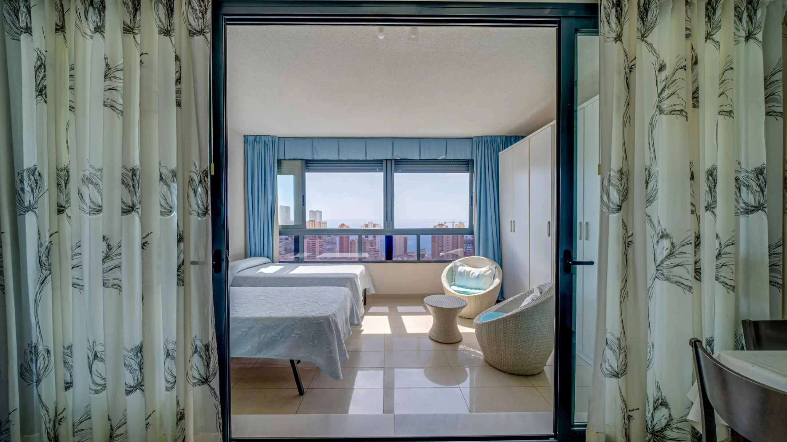 Bright apartment with amazing sea views