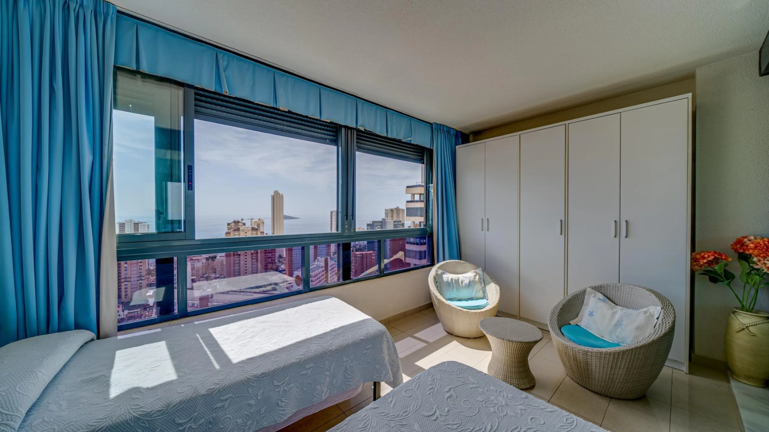 Bright apartment with amazing sea views