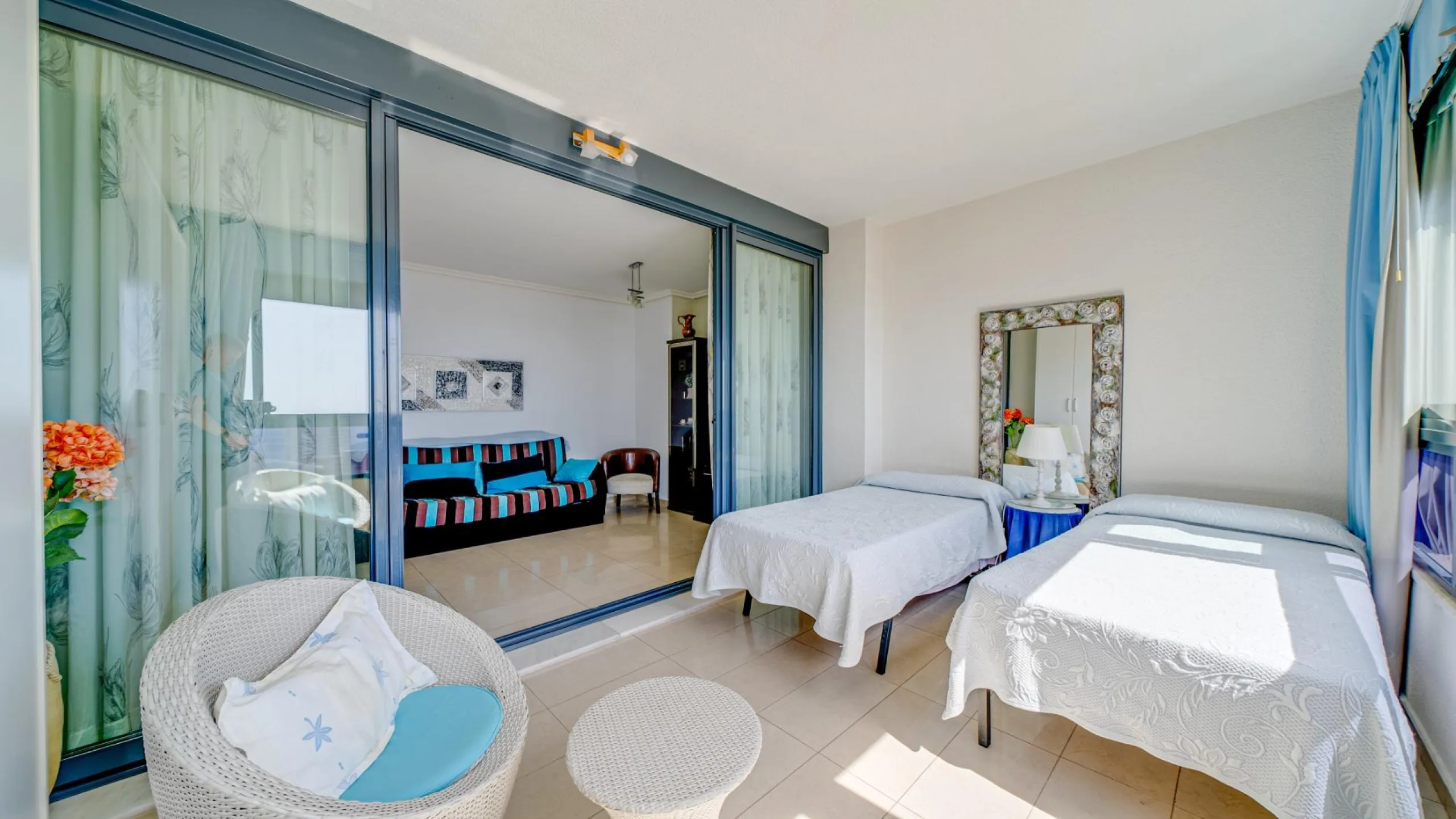 Bright apartment with amazing sea views