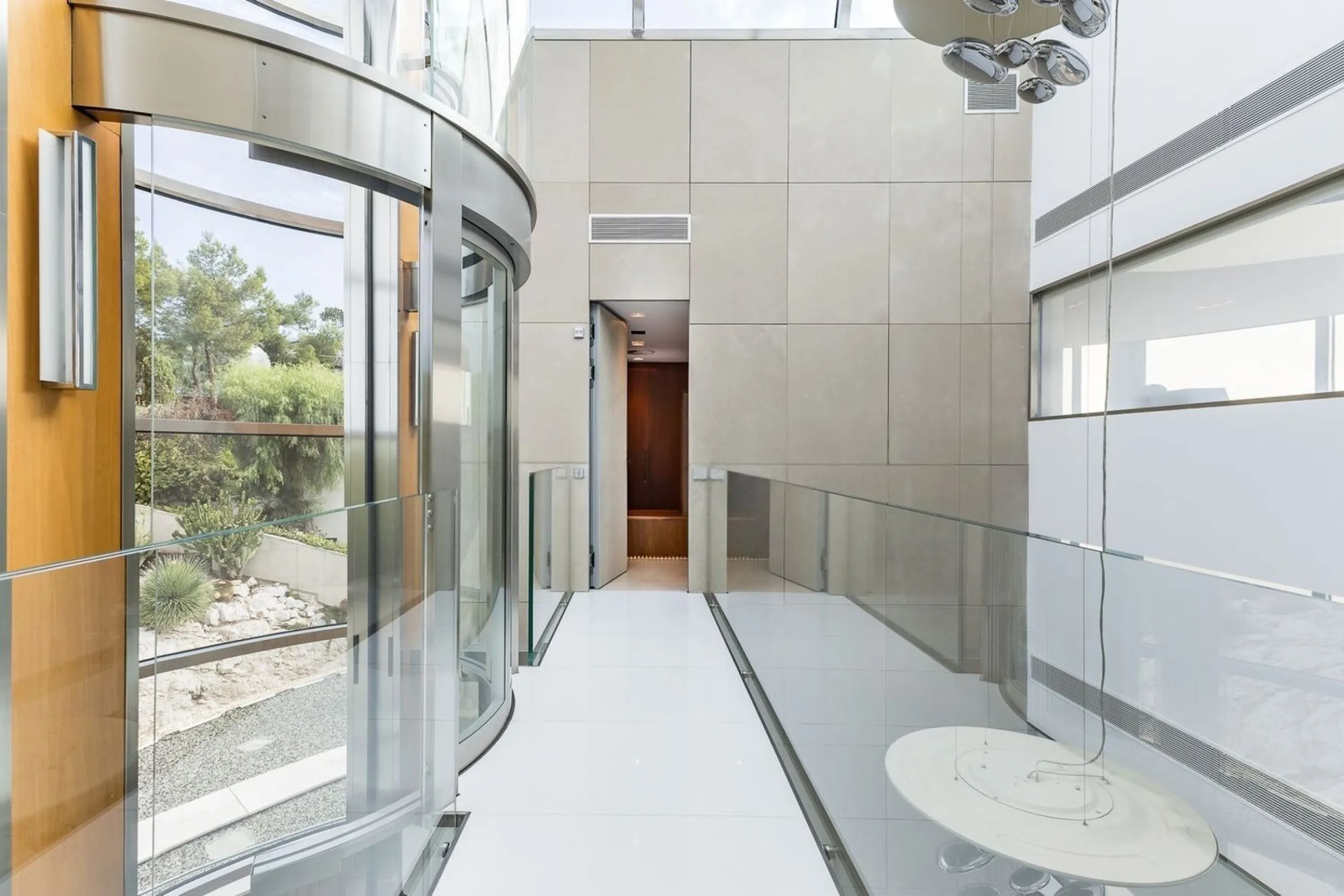Luxury villa with sea and mountain views in Sitges