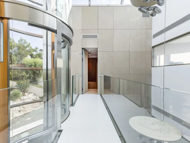 Luxury villa with sea and mountain views in Sitges