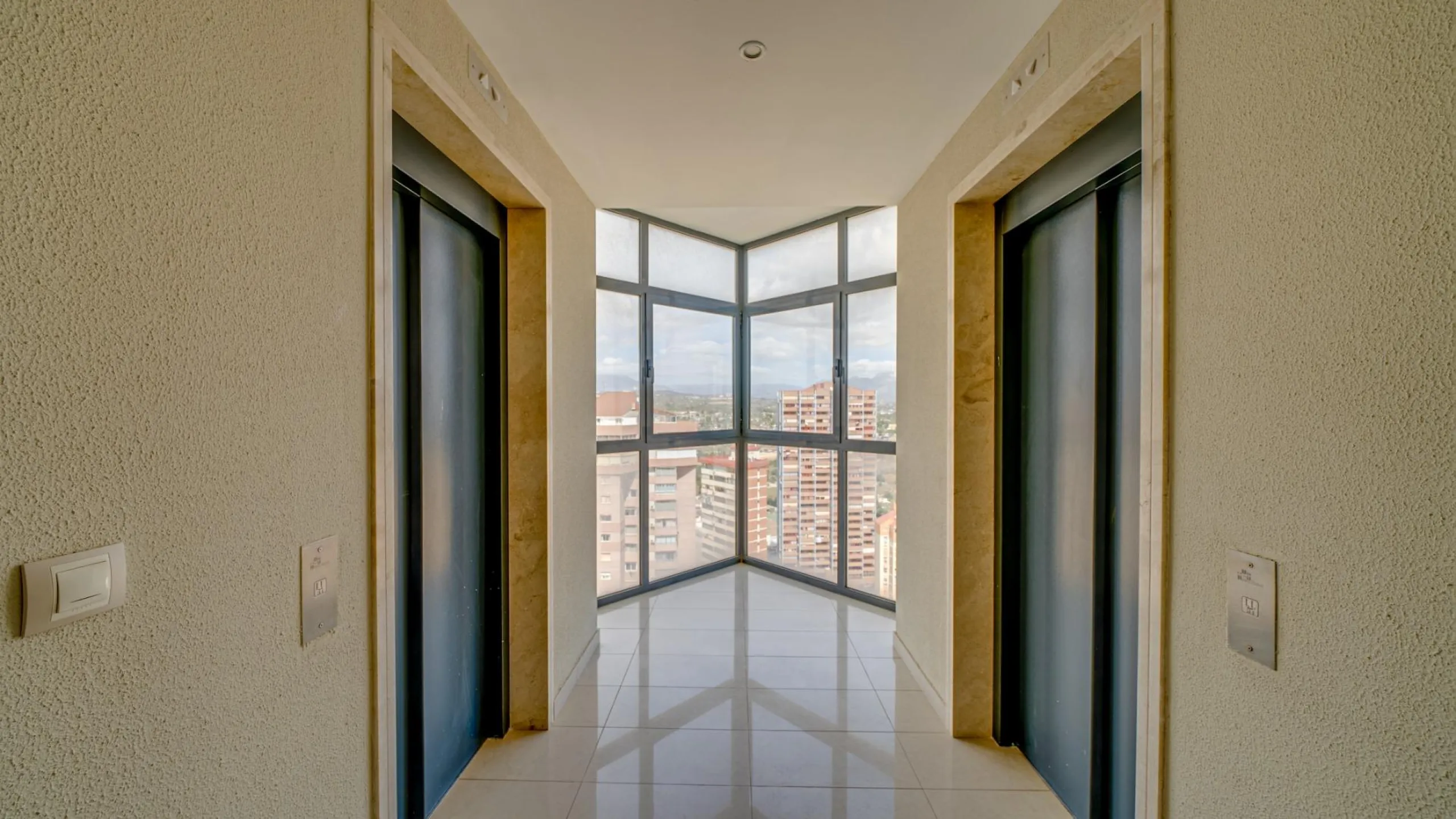 Bright apartment with amazing sea views