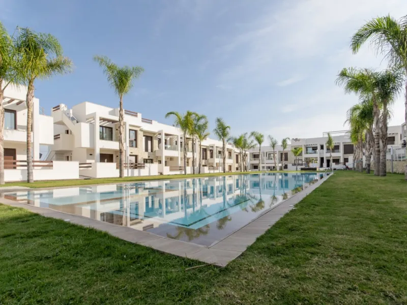 NEW BUILD RESIDENTIAL OF BUNGALOW APARTMENTS IN LOS BALCONES, TORREVIEJA