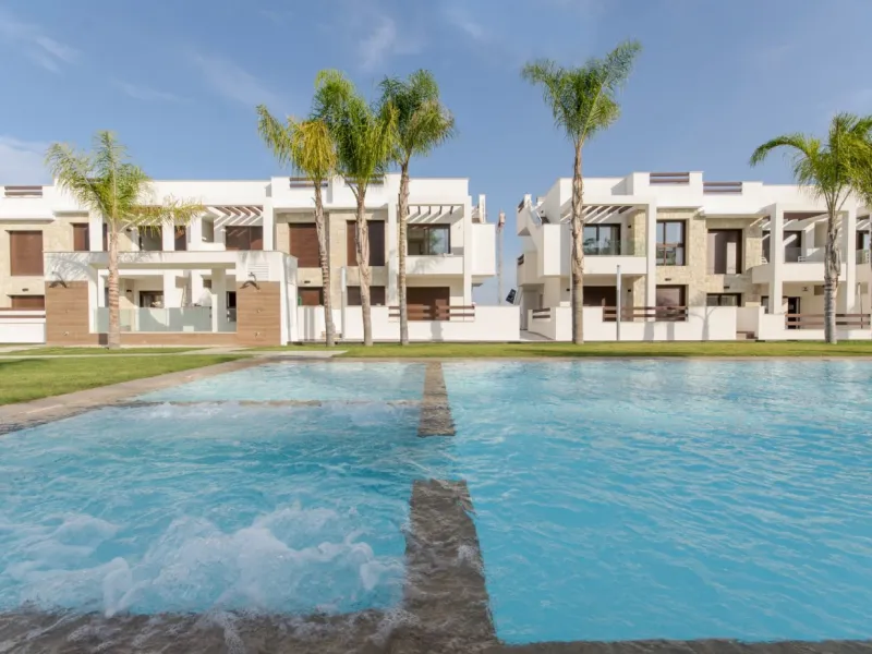 NEW BUILD RESIDENTIAL OF BUNGALOW APARTMENTS IN LOS BALCONES, TORREVIEJA