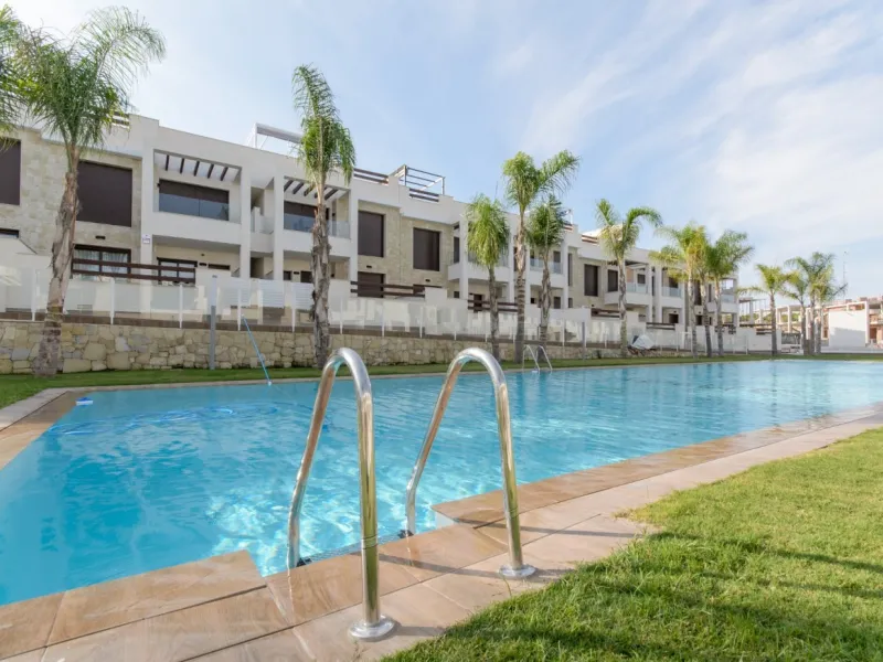NEW BUILD RESIDENTIAL OF BUNGALOW APARTMENTS IN LOS BALCONES, TORREVIEJA