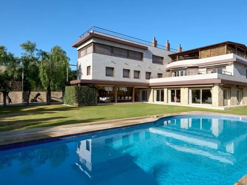 Spacious and elegant villa with pool in Terramar, Sitges