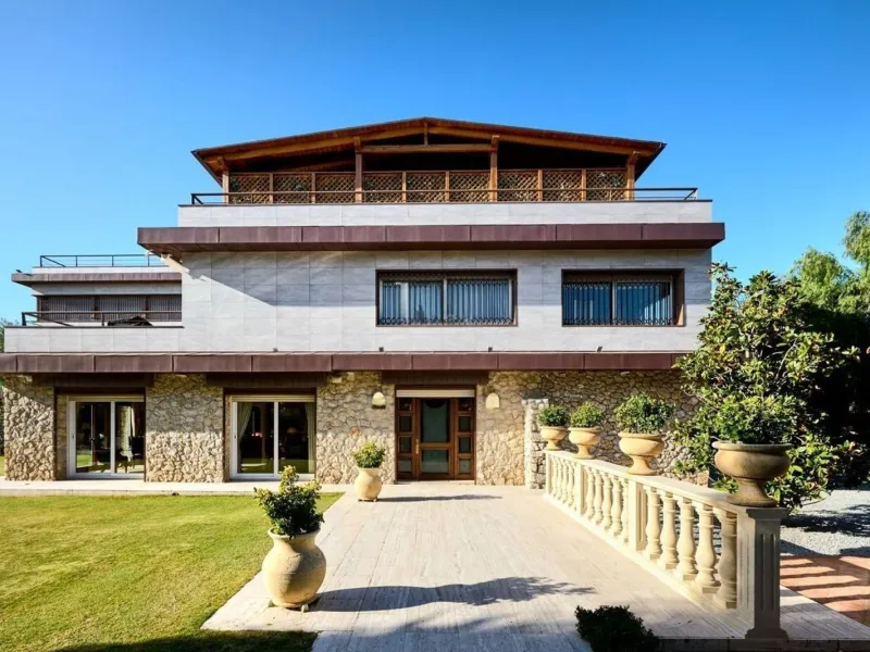 Spacious and elegant villa with pool in Terramar, Sitges