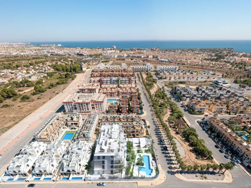 NEW BUILD RESIDENTIAL COMPLEX IN LOMAS DE CABO ROIG