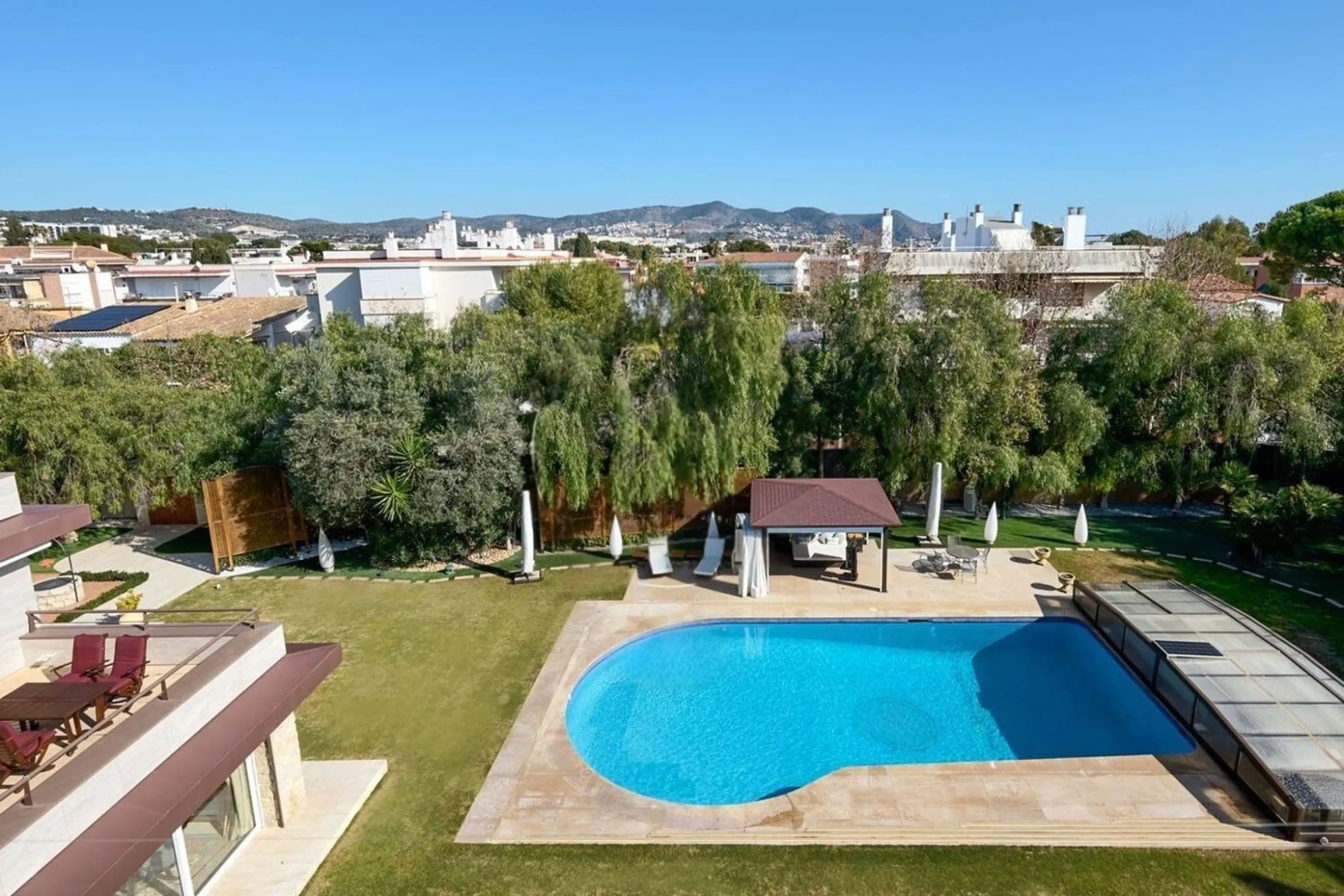 Spacious and elegant villa with pool in Terramar, Sitges