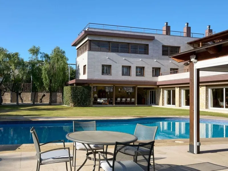 Spacious and elegant villa with pool in Terramar, Sitges
