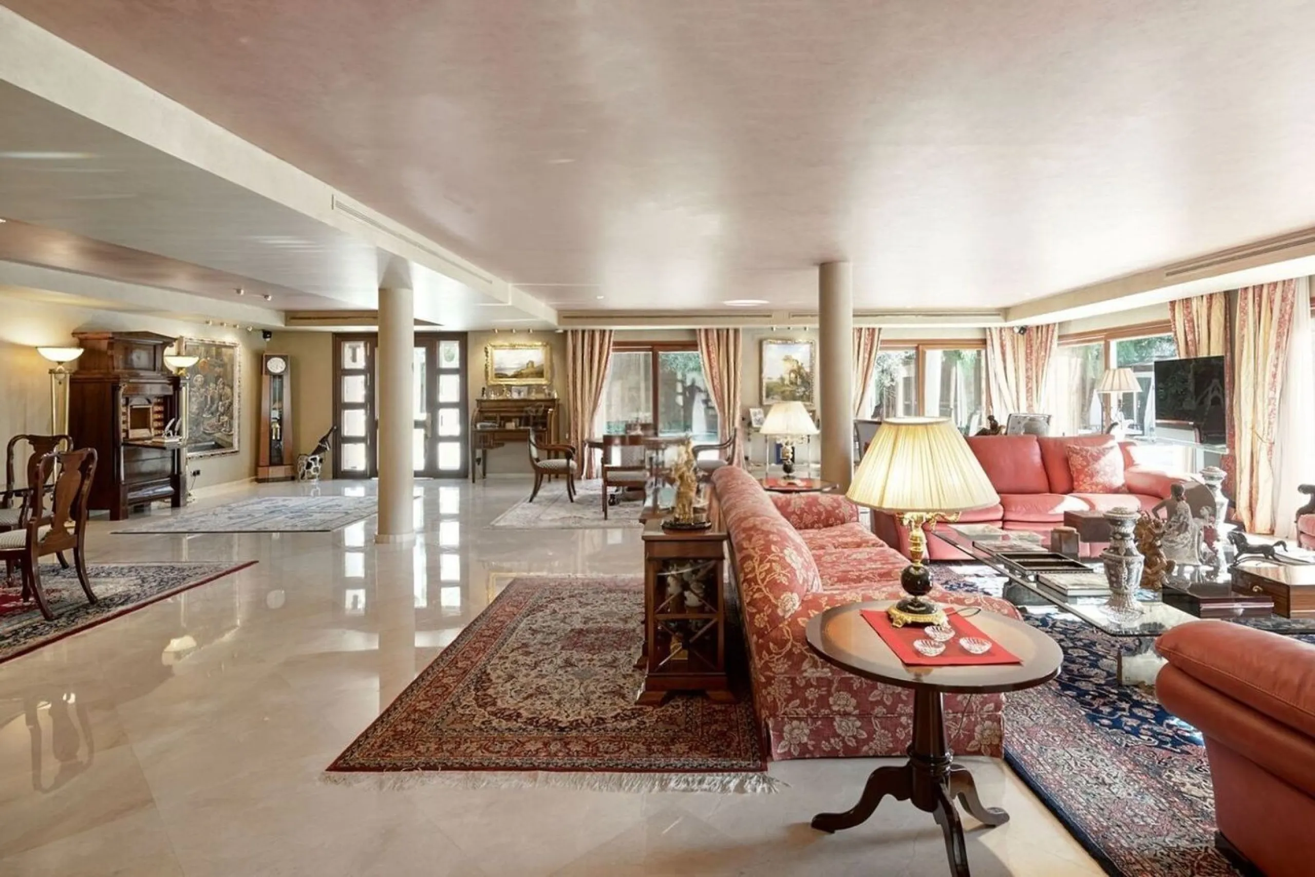 Spacious and elegant villa with pool in Terramar, Sitges