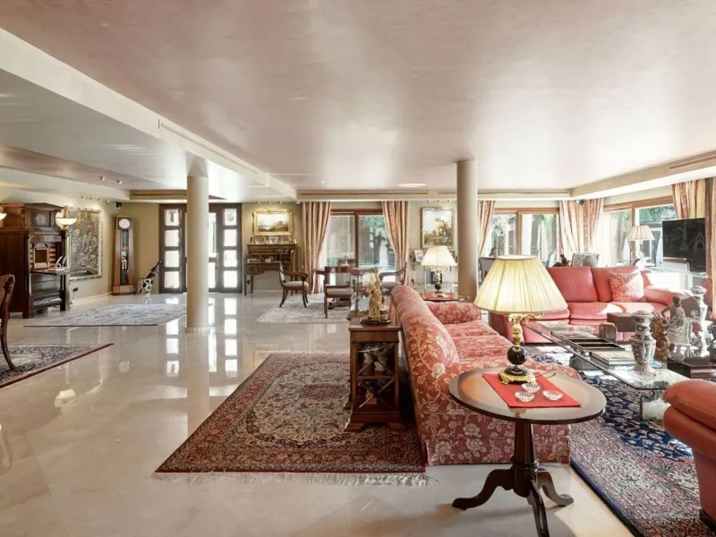 Spacious and elegant villa with pool in Terramar, Sitges