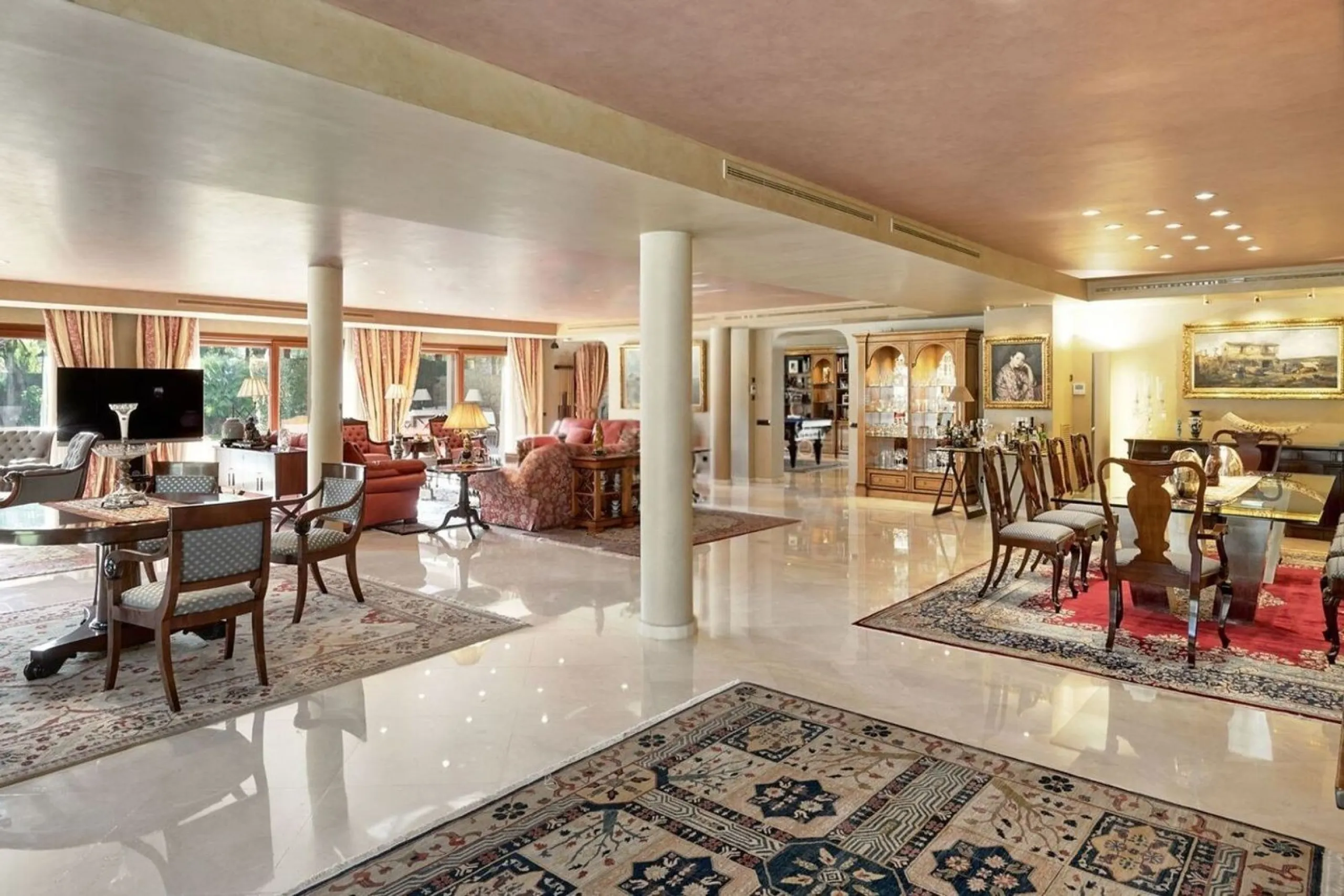 Spacious and elegant villa with pool in Terramar, Sitges