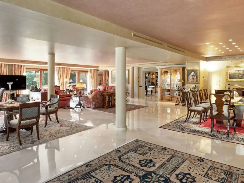 Spacious and elegant villa with pool in Terramar, Sitges