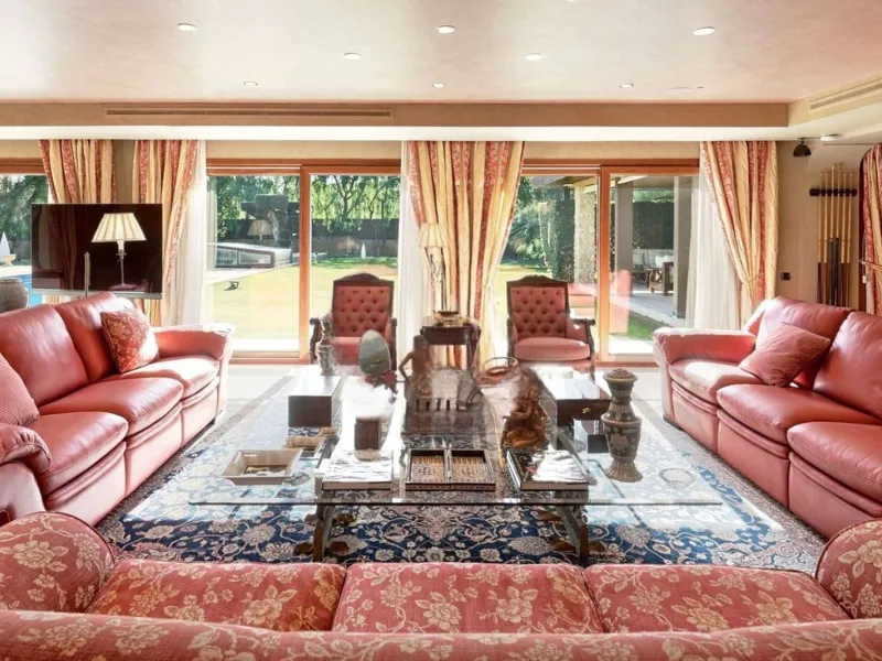 Spacious and elegant villa with pool in Terramar, Sitges
