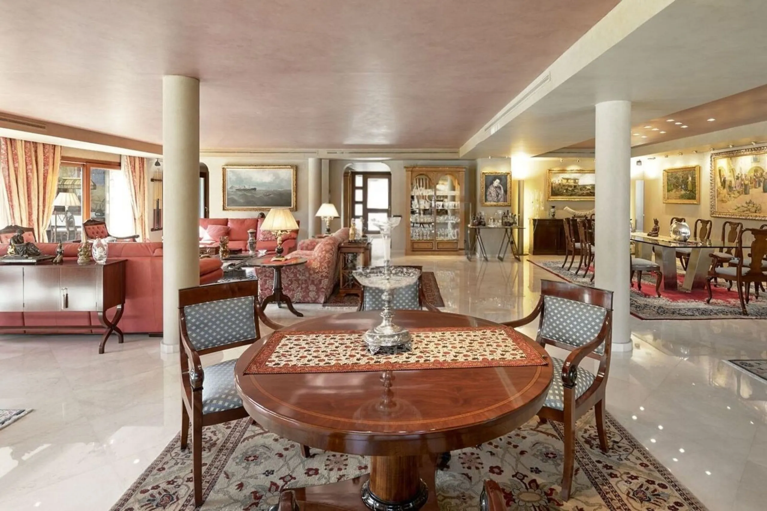 Spacious and elegant villa with pool in Terramar, Sitges
