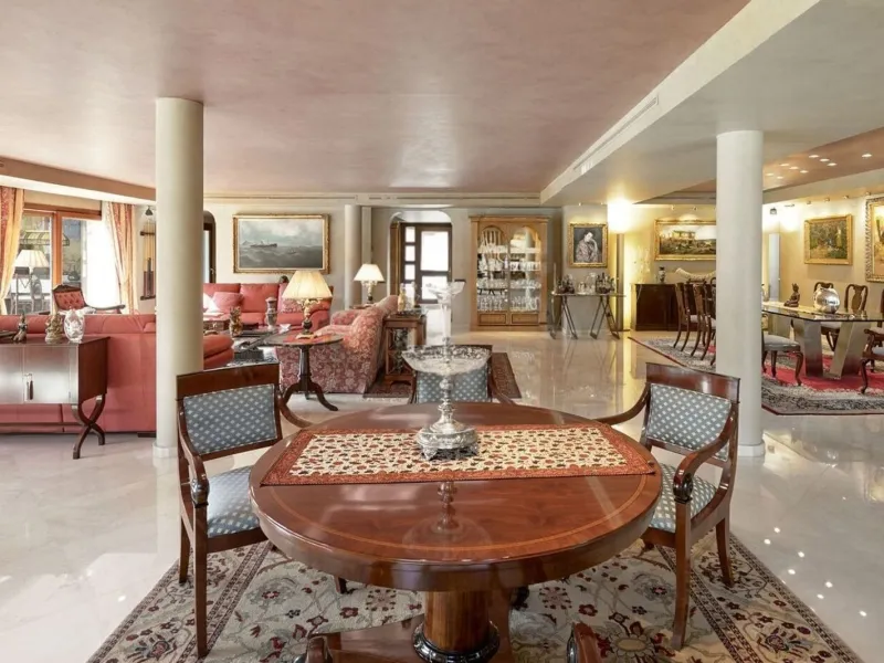 Spacious and elegant villa with pool in Terramar, Sitges