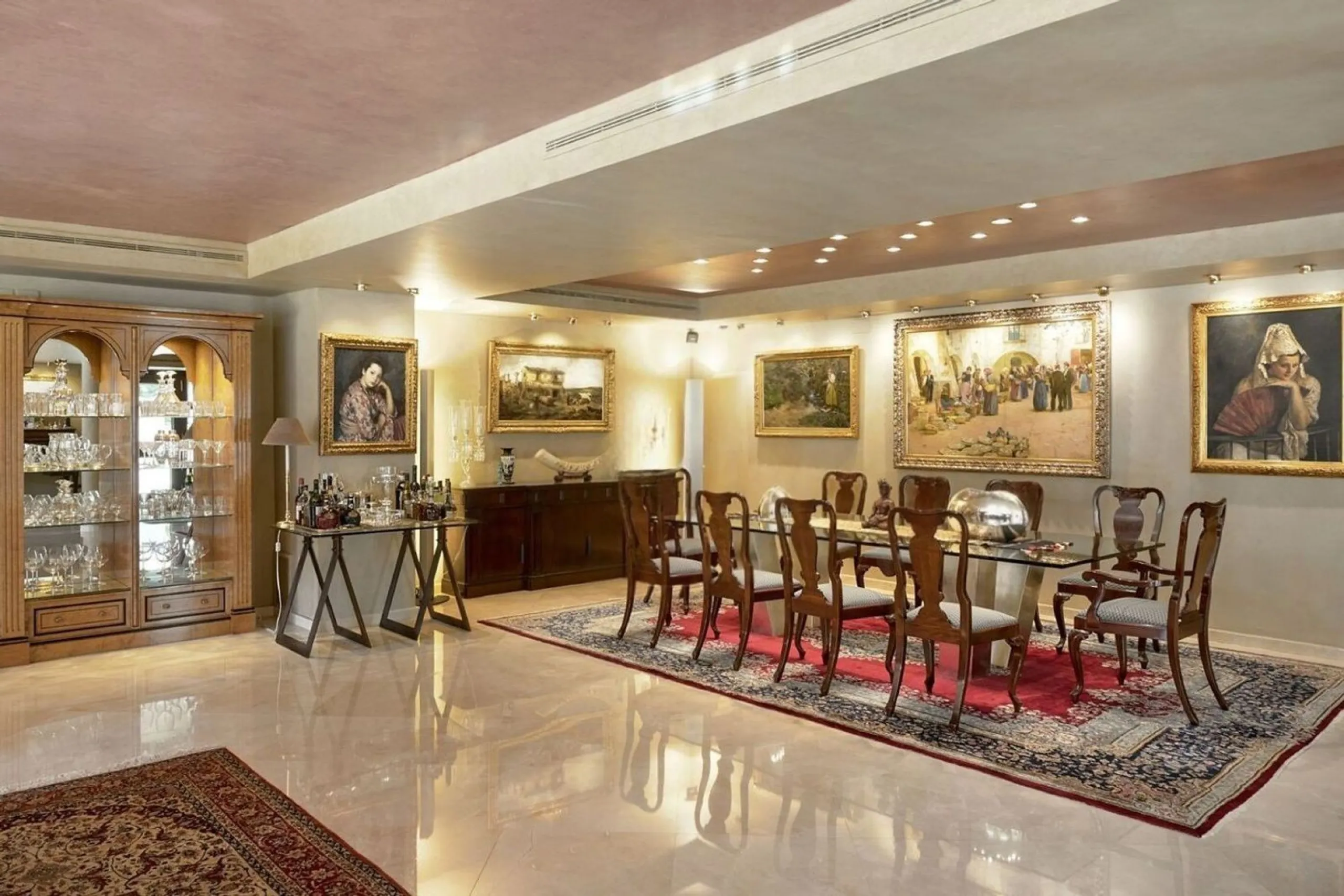 Spacious and elegant villa with pool in Terramar, Sitges
