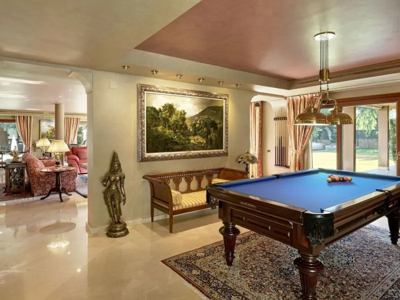 Spacious and elegant villa with pool in Terramar, Sitges