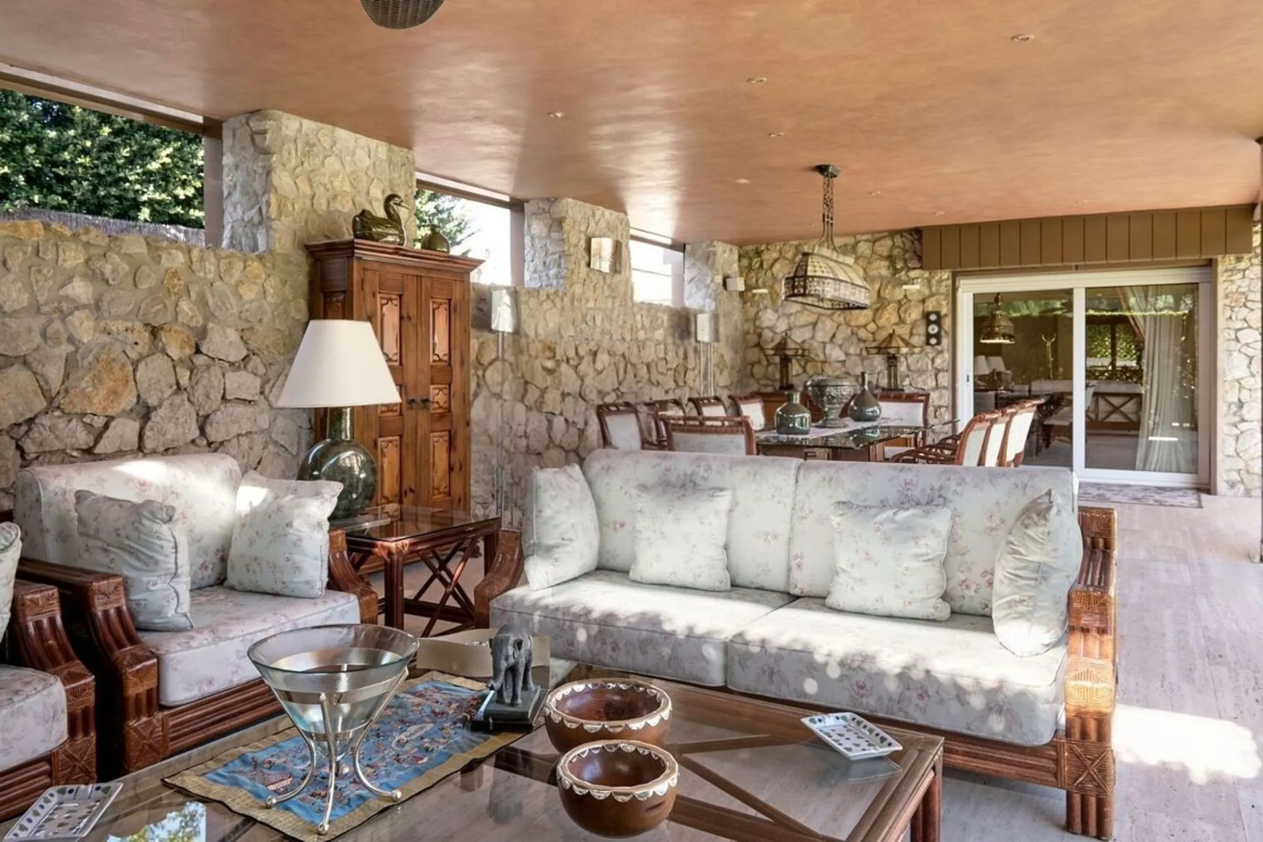 Spacious and elegant villa with pool in Terramar, Sitges