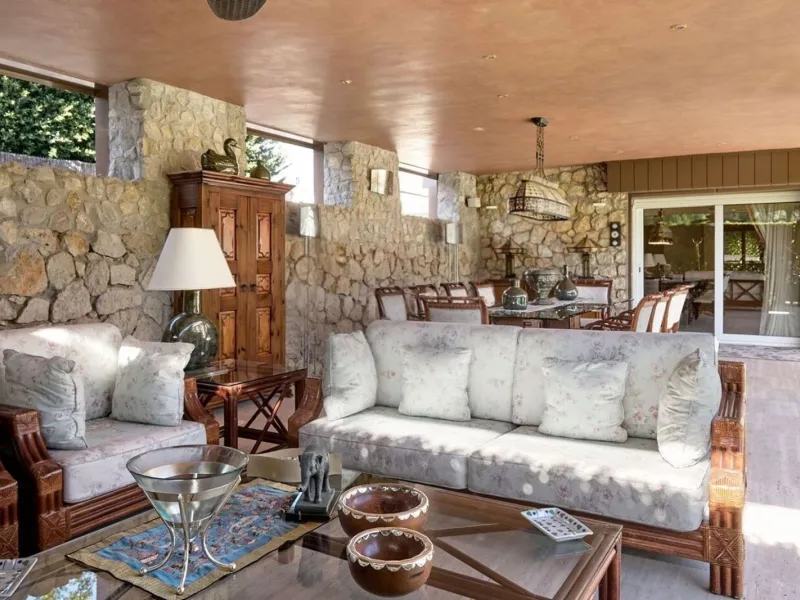 Spacious and elegant villa with pool in Terramar, Sitges