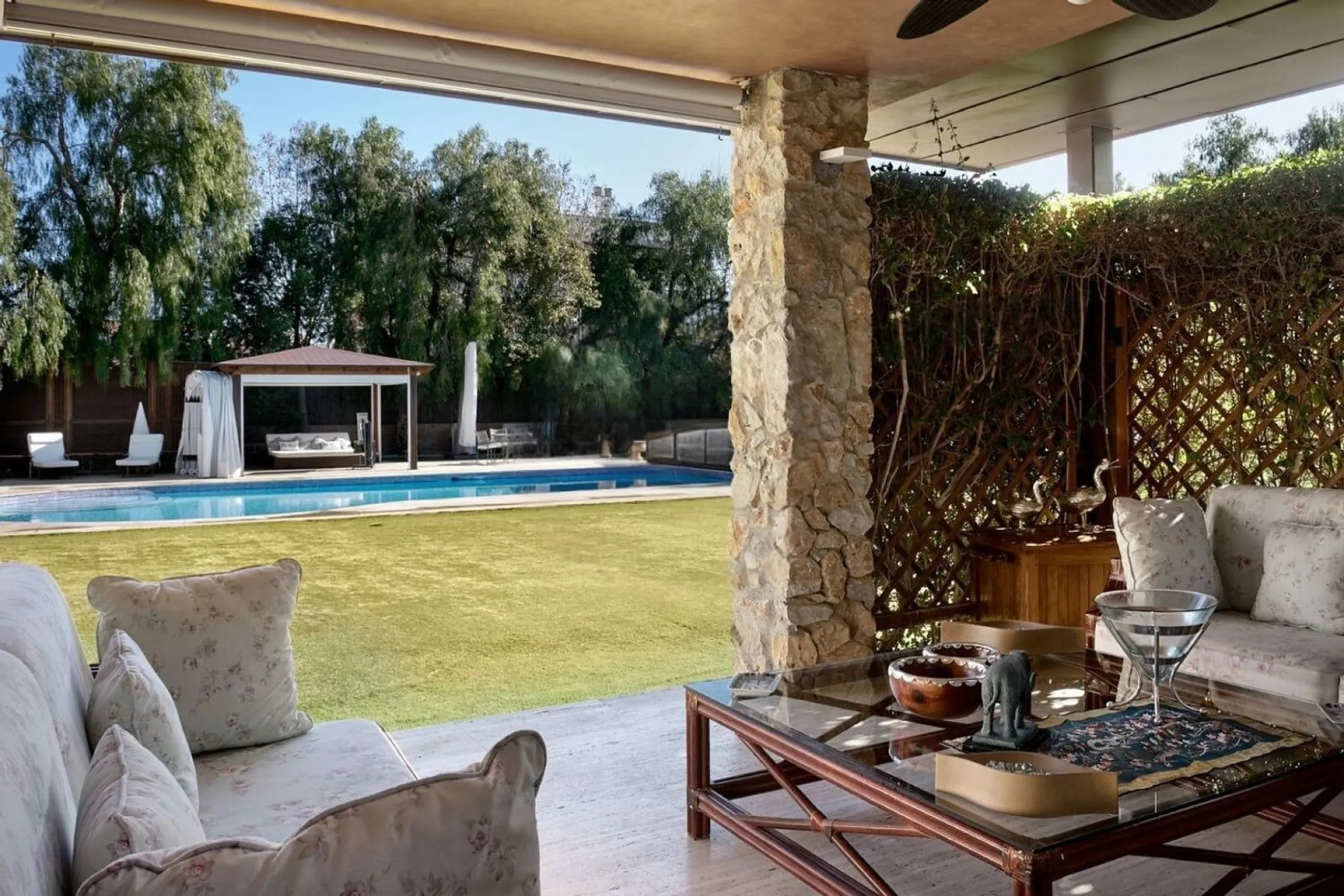 Spacious and elegant villa with pool in Terramar, Sitges