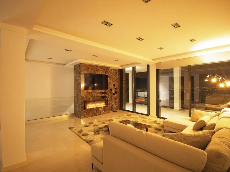 Luxury villa with views of the sea and the mountains