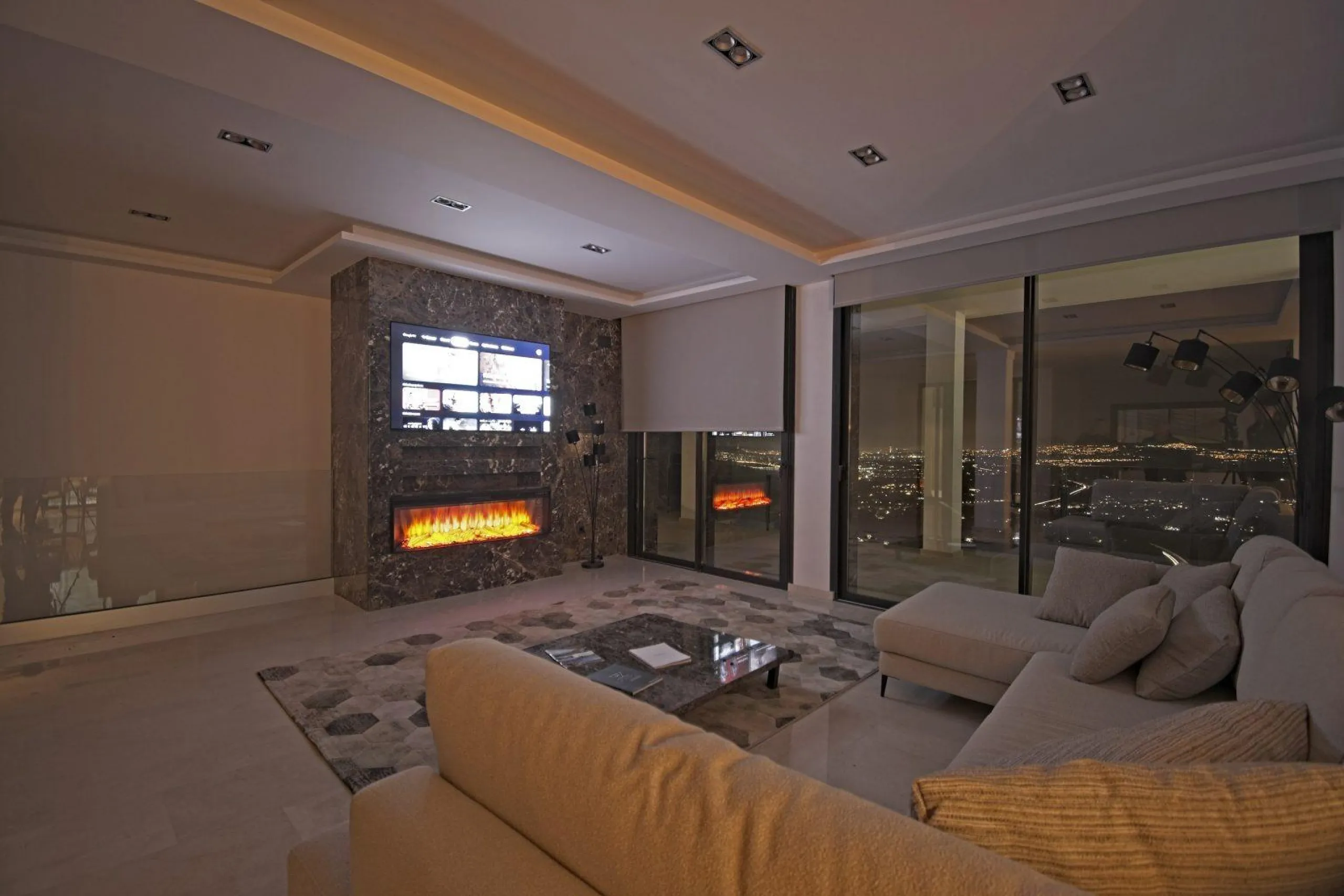 Luxury villa with views of the sea and the mountains