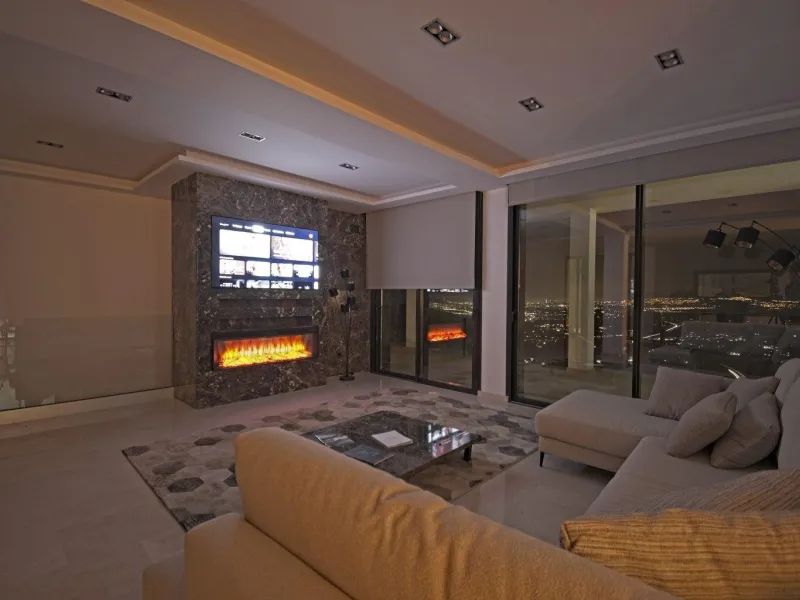 Luxury villa with views of the sea and the mountains