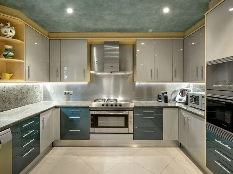 Spacious and elegant villa with pool in Terramar, Sitges