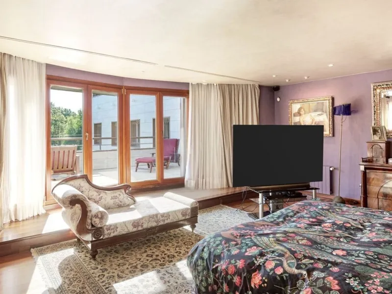 Spacious and elegant villa with pool in Terramar, Sitges