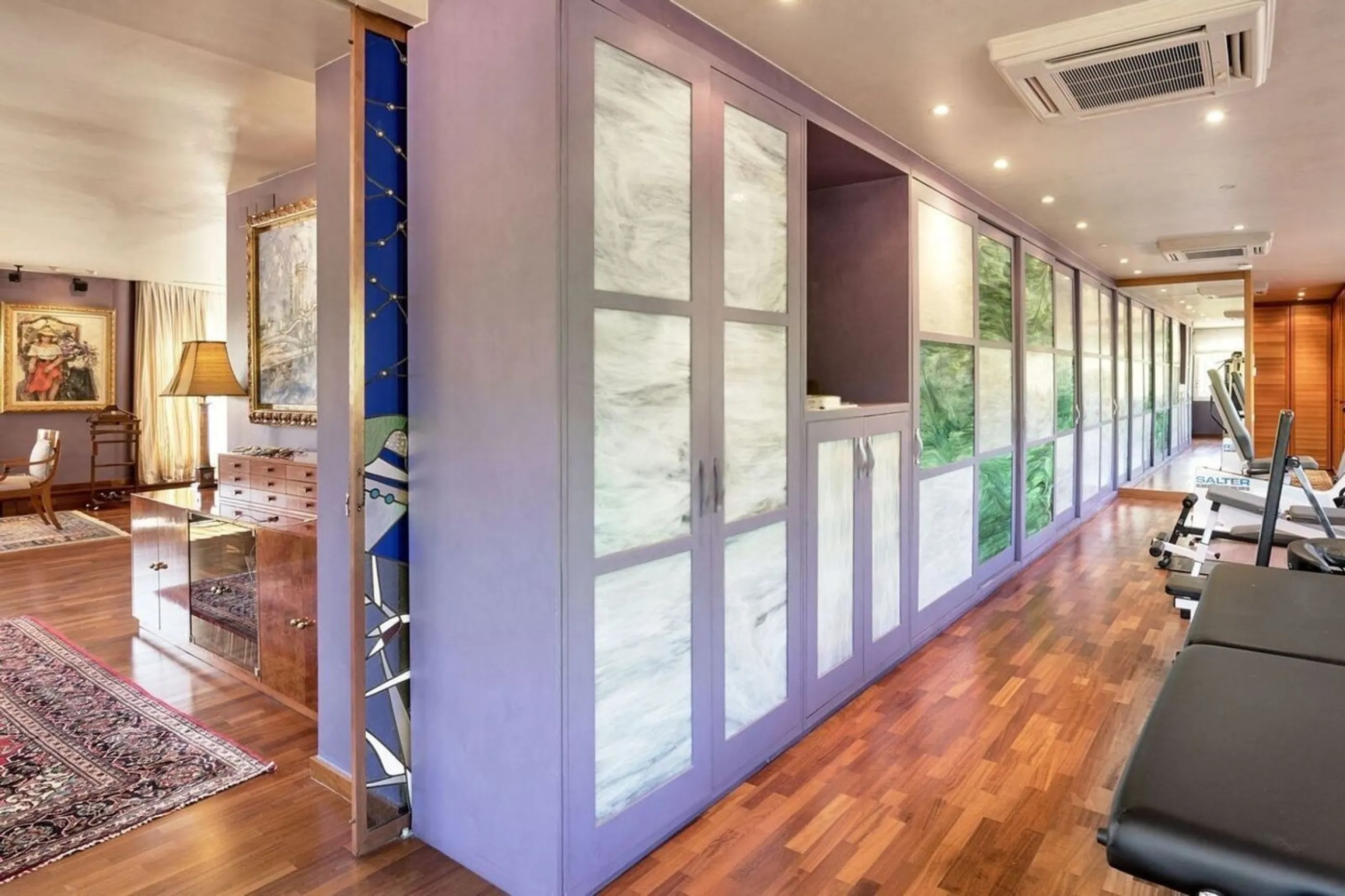 Spacious and elegant villa with pool in Terramar, Sitges