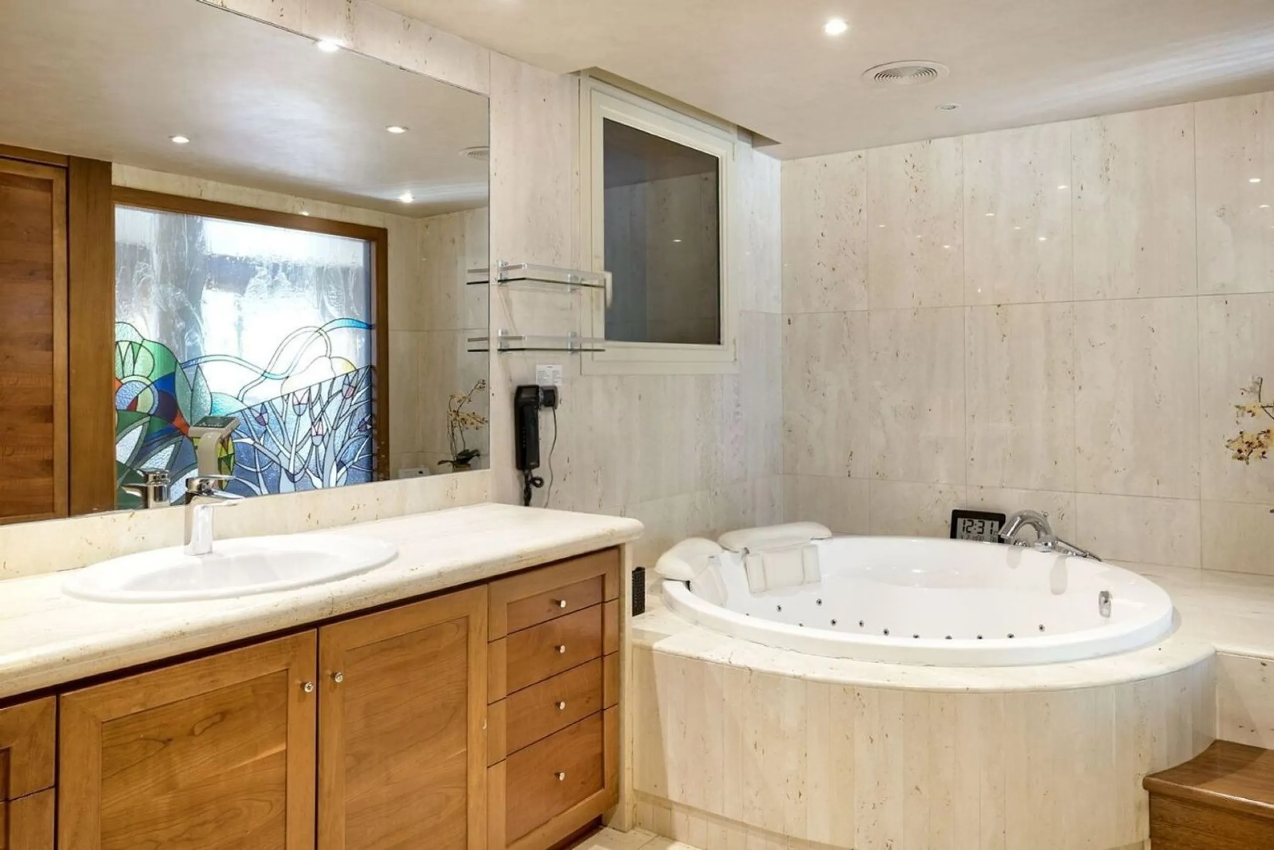 Spacious and elegant villa with pool in Terramar, Sitges
