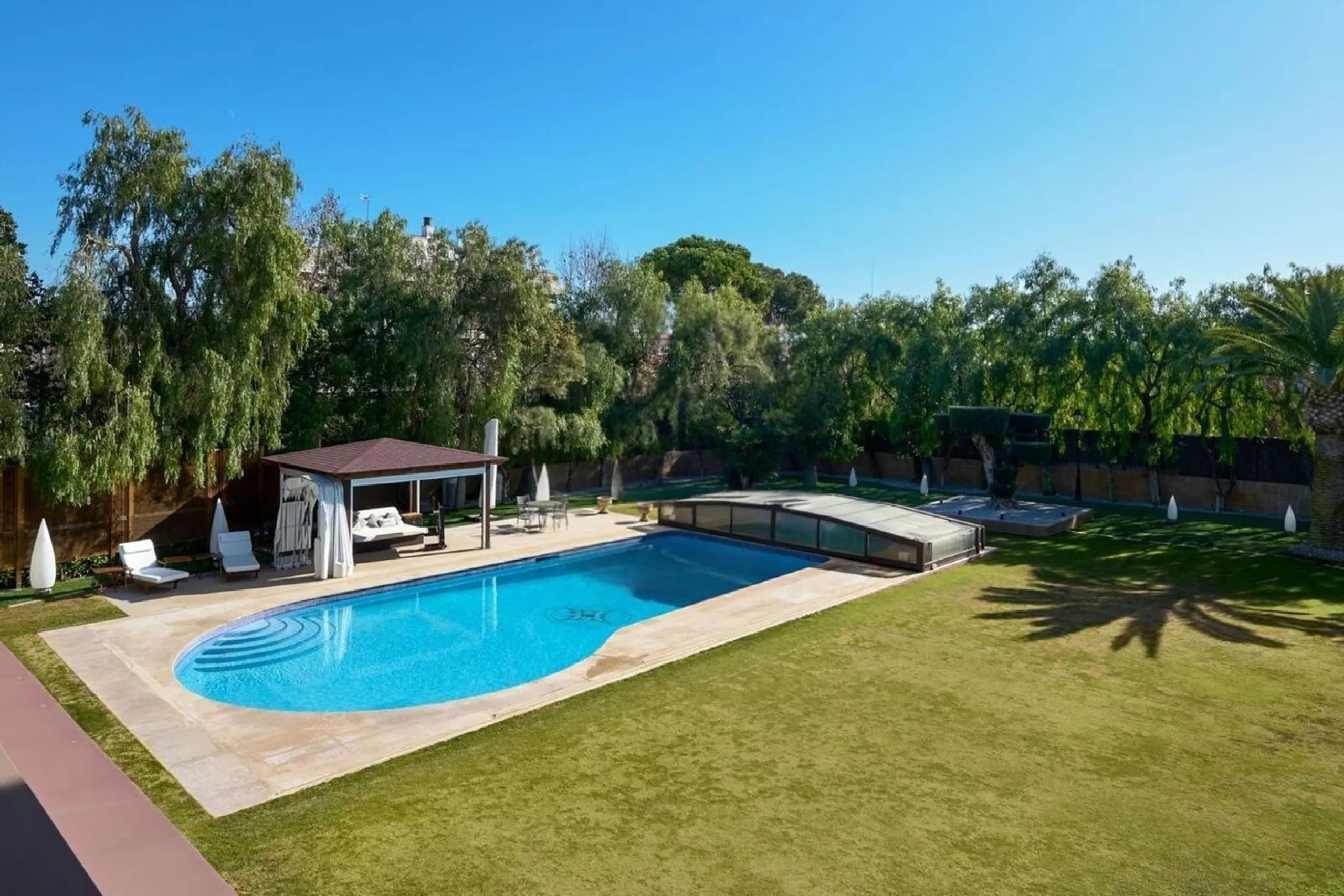 Spacious and elegant villa with pool in Terramar, Sitges