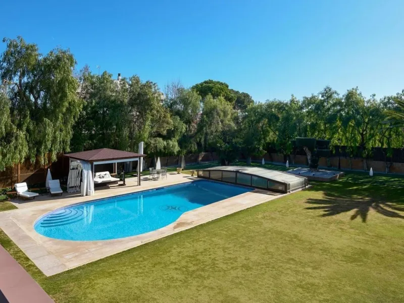 Spacious and elegant villa with pool in Terramar, Sitges