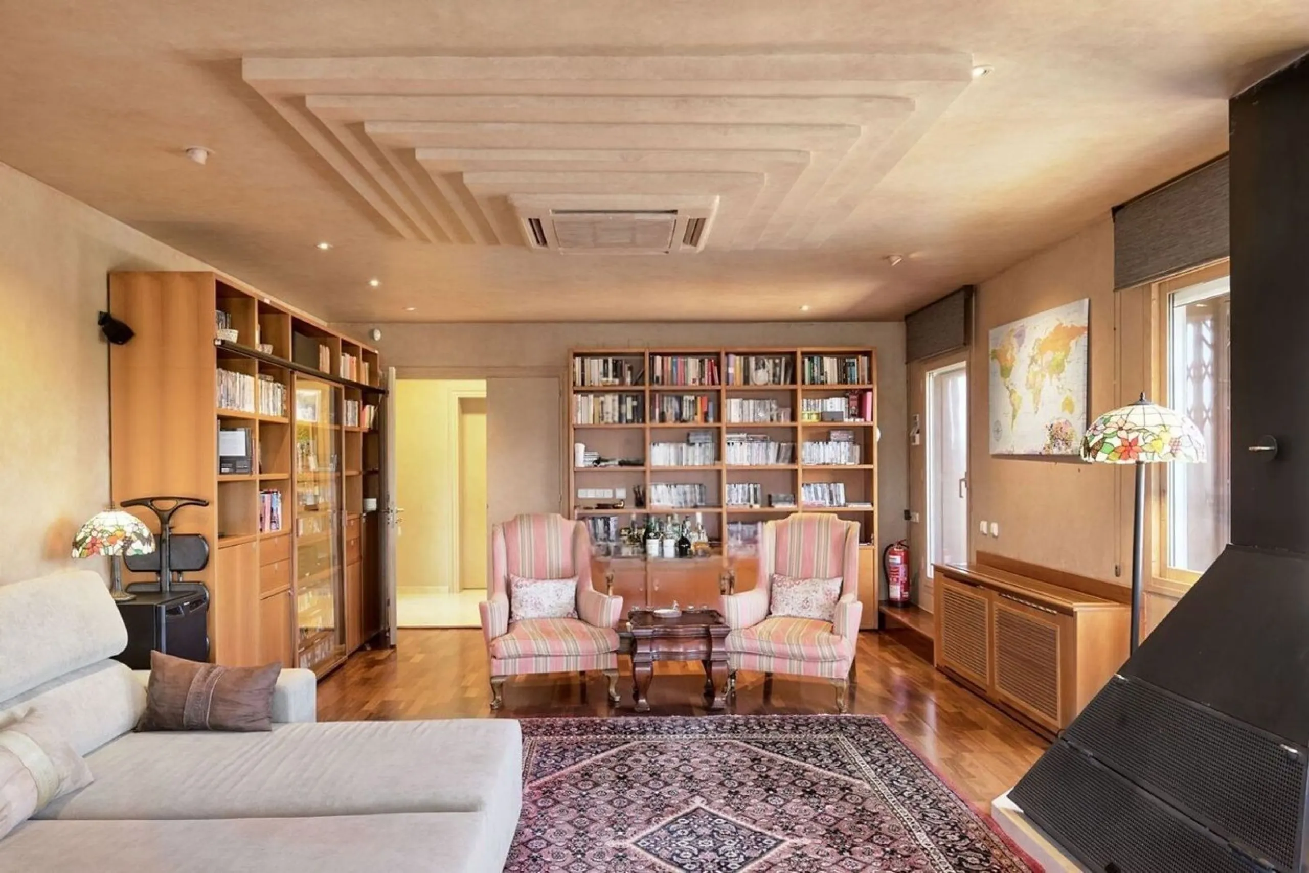 Spacious and elegant villa with pool in Terramar, Sitges