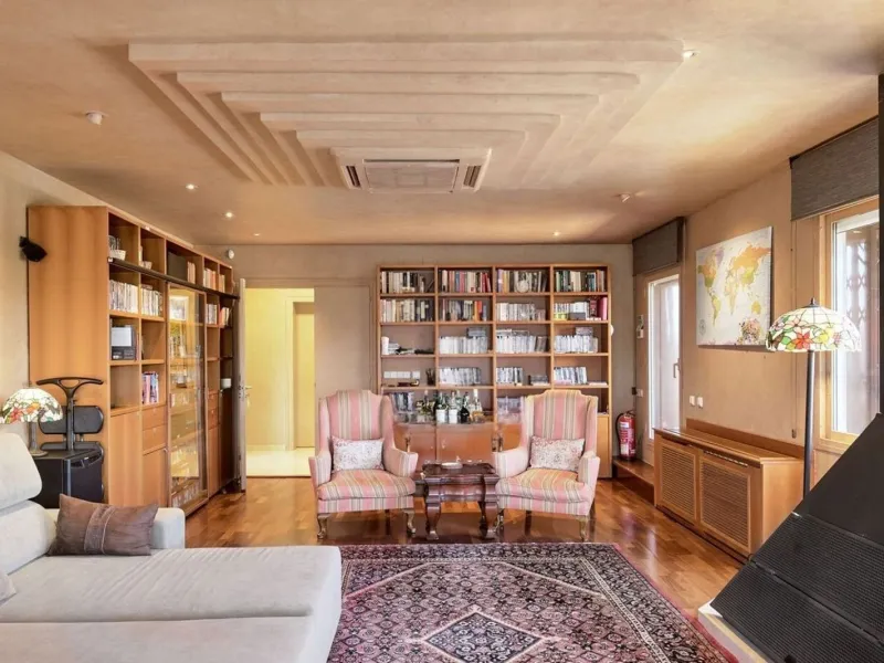 Spacious and elegant villa with pool in Terramar, Sitges