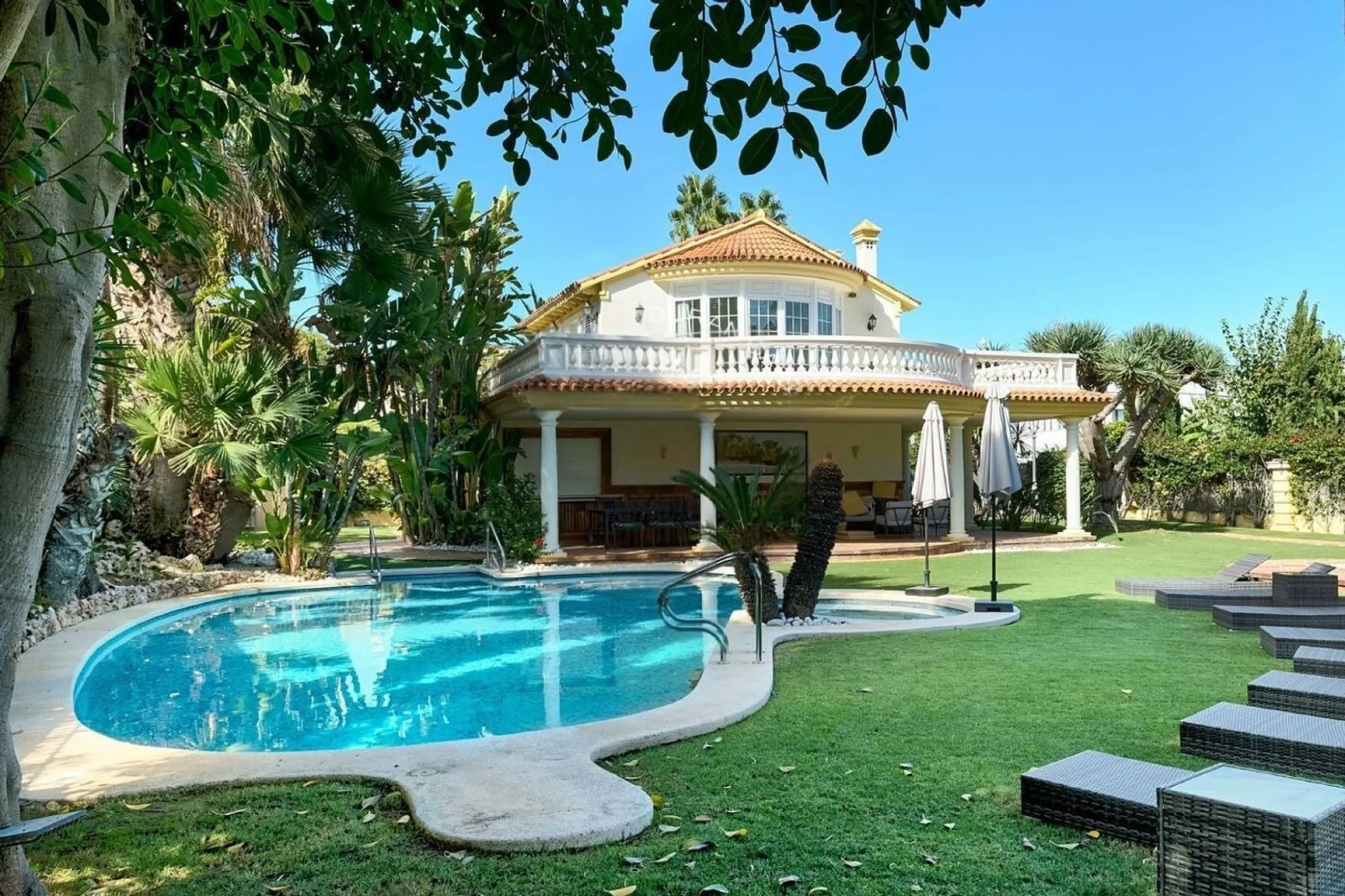 Villa histórica y exclusiva frente al mar en Sitges