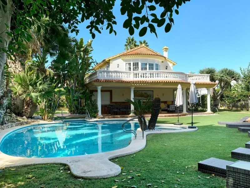 Villa histórica y exclusiva frente al mar en Sitges