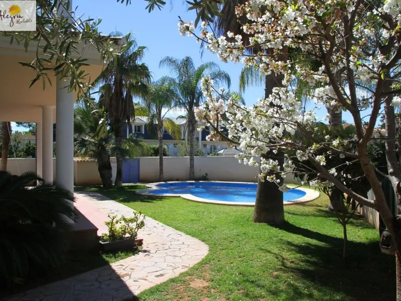 Detached villa for sale in Montesol