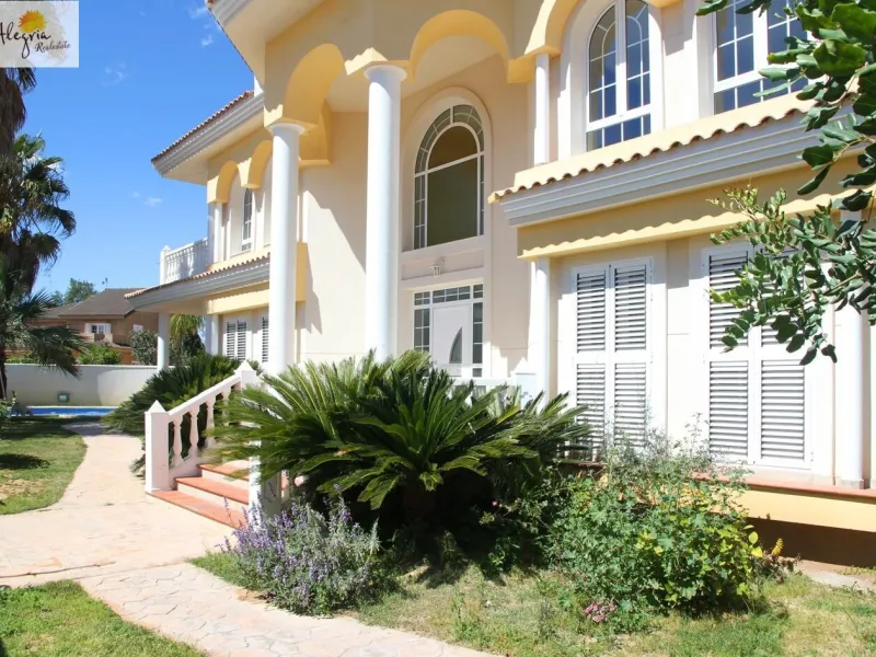 Detached villa for sale in Montesol
