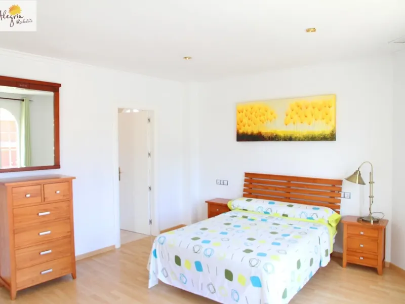 Detached villa for sale in Montesol